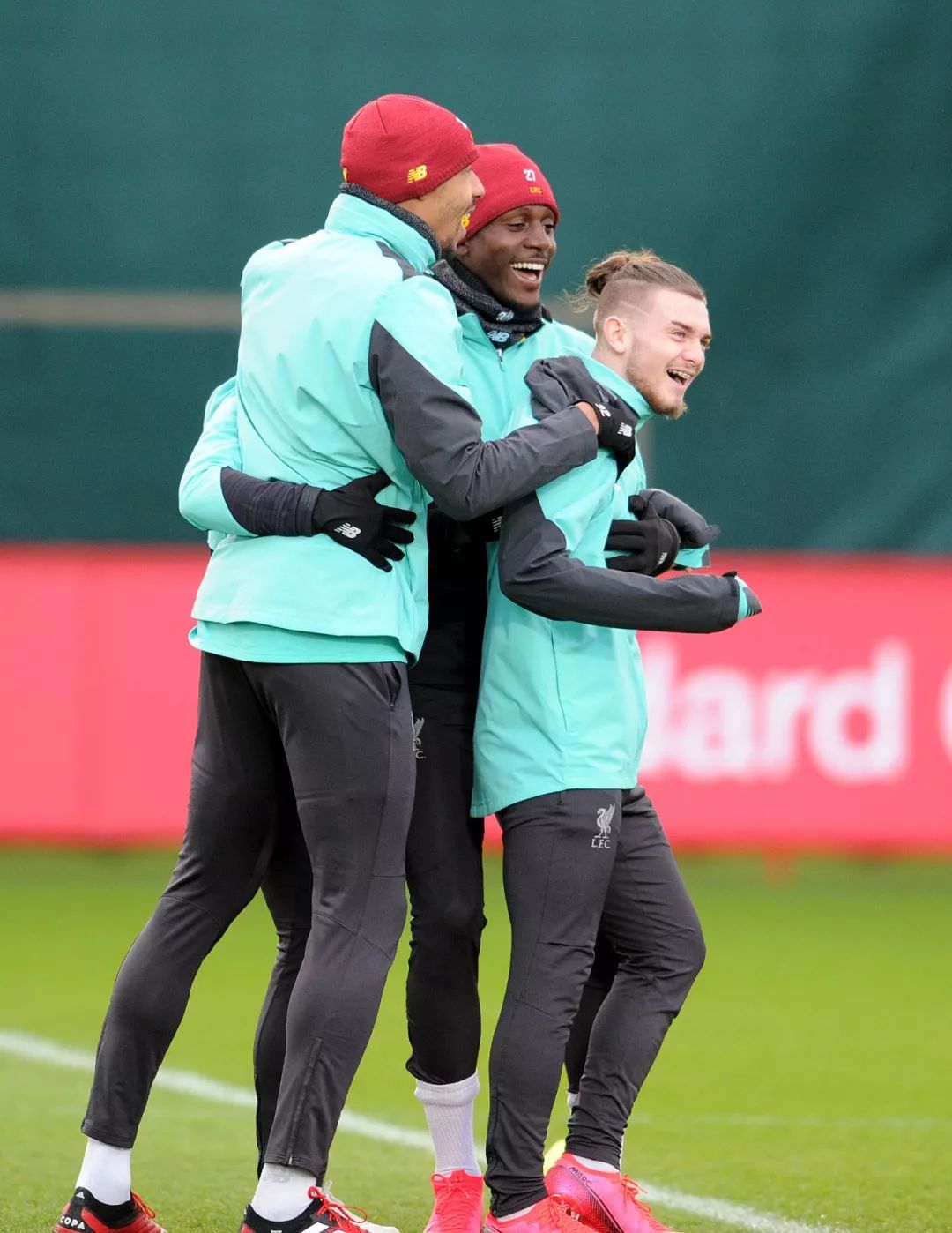 罗马今夜伤情更新，志在足总杯名次提升，底气十足，更衣室氛围转暖(曾因酒醉鞭名马的全诗译文)