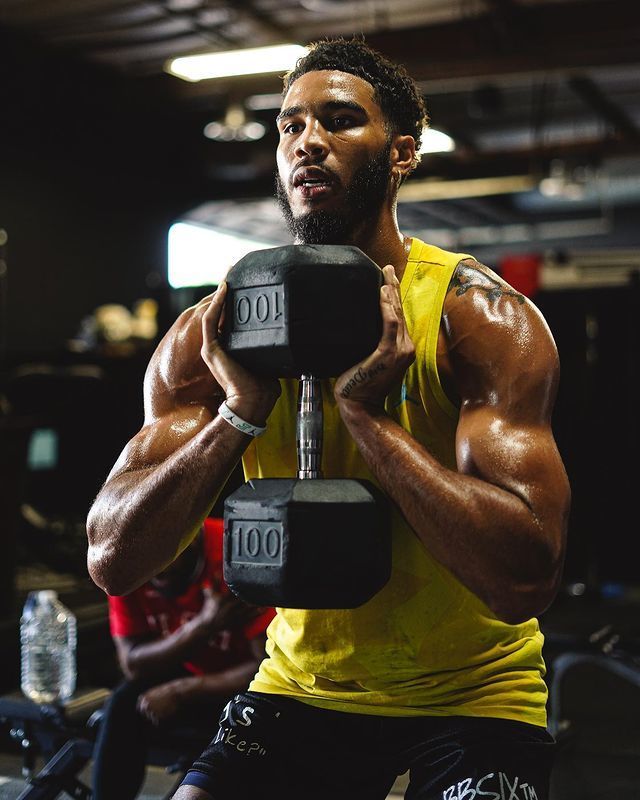  布莱顿训练开放日，关键时刻战术微调引欢呼，CBA常规赛在即，球队文化再被提及