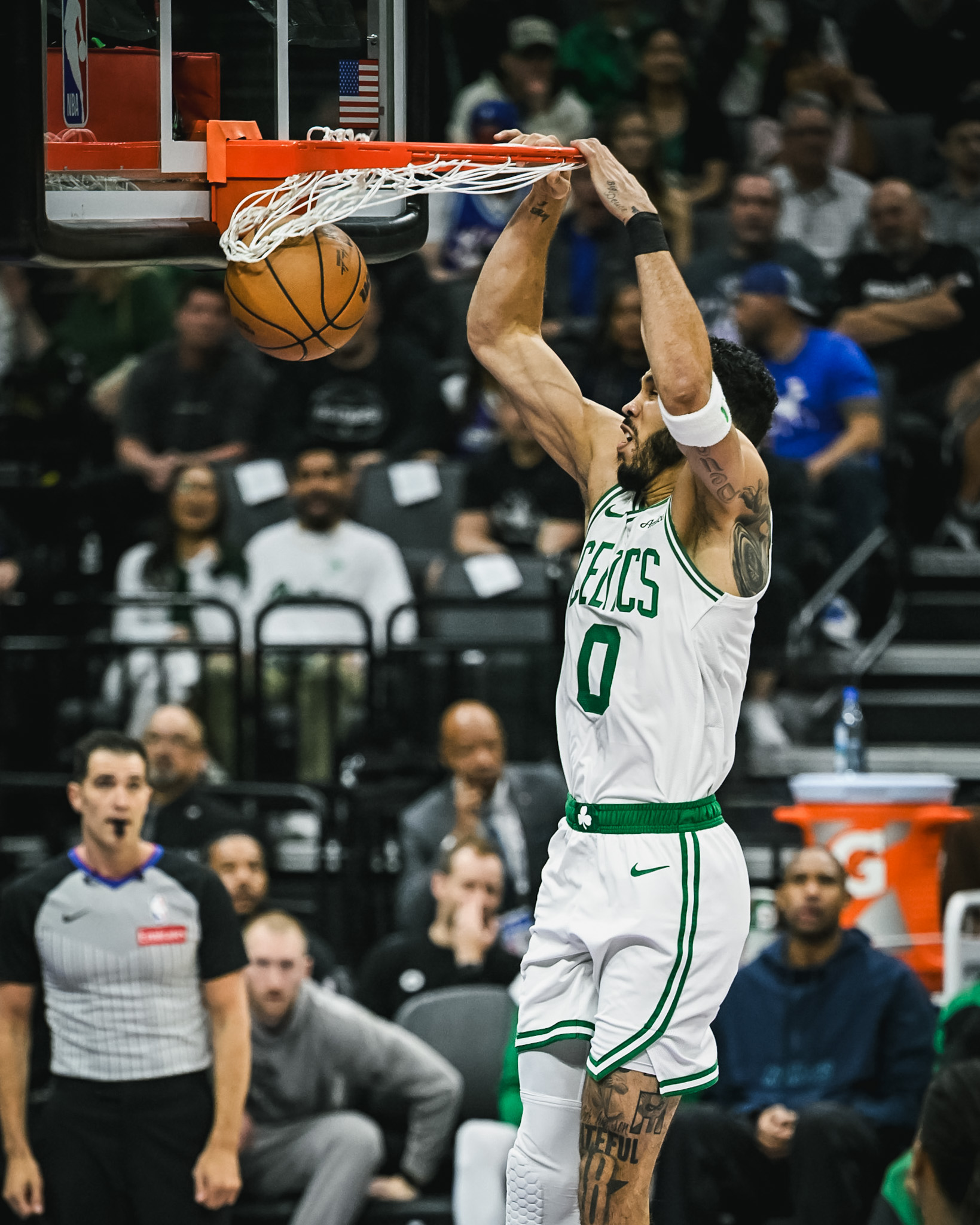 ng28娱乐-塔图姆在MAD比赛中突破纪录，惊险取胜引发热议！的简单介绍